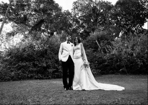Após casamento discreto, Carla Salle e Gabriel Leone revelam gravidez do primeiro filho