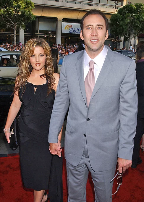 Depois, viveu com Lisa Maria Presley entre 2002 e 2004.