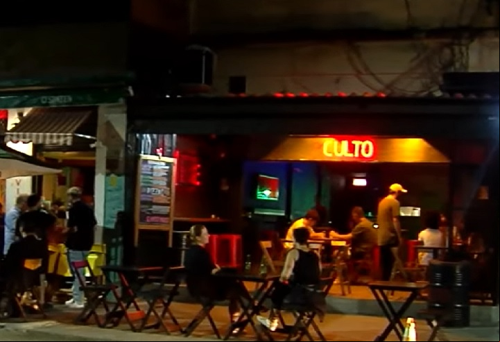 Uma dica dada pela revista foi fazer o chamado bar crawl (algo como baratona, ou seja, ar por vários bares), como curtir um samba no no Mãe Joana ou um rock no Culto, e depois um Hip Hop no Macuna.