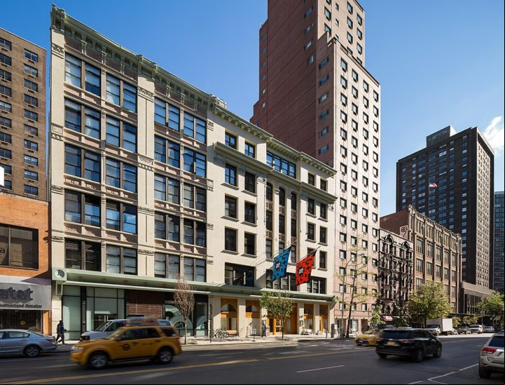 Quando terminou os estudos básicos, Leto quis ser pintor e chegou a se matricular na Universidade de Artes da Filadélfia. Pouco tempo depois, ele desistiu e se transferiu para a New York School of Visual Arts (foto), onde se formou em cinema.