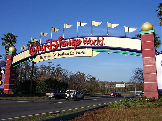 O sucesso do parque levou à criação da Walt Disney World na Flórida, que foi inaugurada em 1971, alguns anos após sua morte.