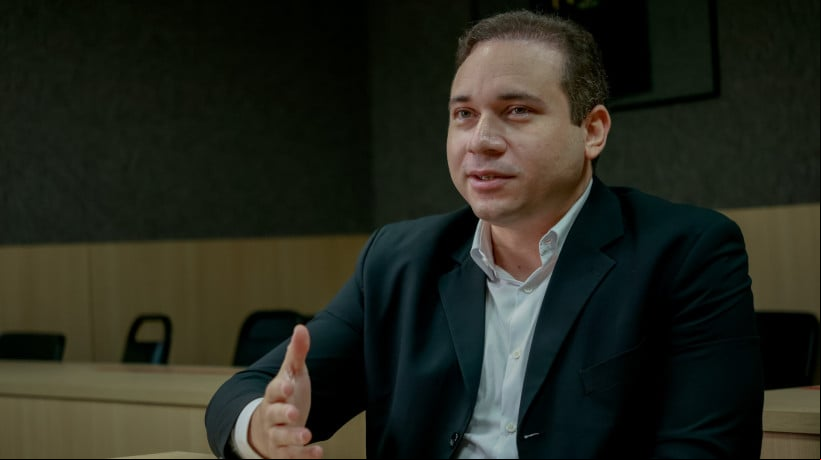 FORTALEZA, CEARÁ,  BRASIL- 02.04.2025: Haroldo Martins, CEO do Ceará. Entrevista para as Páginas Azuis com o CEO de futebol do Ceará, entrevistado por  Lucas Mota e João Pedro Oliveira. (Foto: Aurélio Alves/Jornal O POVO) 