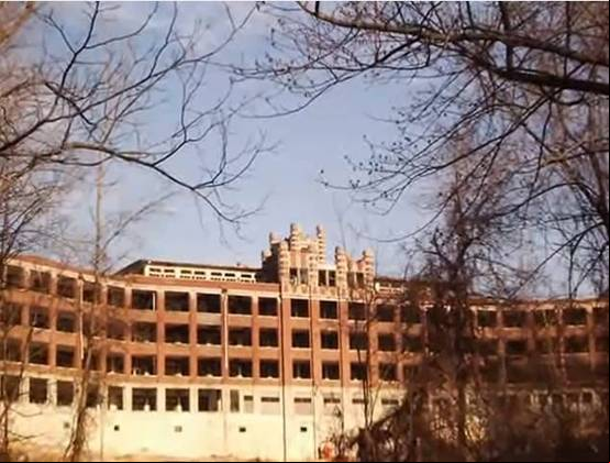 Sanatório de Waverly Hills (EUA) - A instituição no Kentucky funcionou entre 1910 e 1962 e milhares de pacientes de tuberculose morreram ali. Dizem que muitos vagam sem rumo pelos corredores.