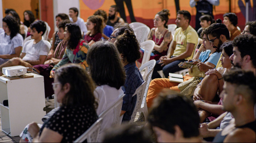 Nova edição do Cineclube Delas exibe documentário sobre mulheres no samba e promove roda de conversa com Gabi Nunes