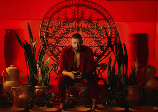 Novo disco de Diogo Nogueira celebra o amor com samba e axé

