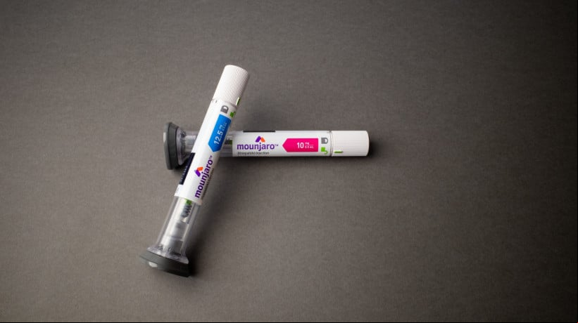 Mounjaro (tirzepatida) é um fármaco utilizado para o tratamento da obesidade e diabetes tipo 2. É istrado por via subcutânea. A droga atua como agonista dos receptores GIP e GLP-1. 