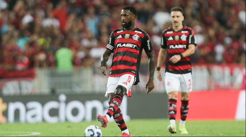 Volante Gerson no jogo Flamengo x Fortaleza, no Maracanã, pelo Campeonato Brasileiro Série A 2025 